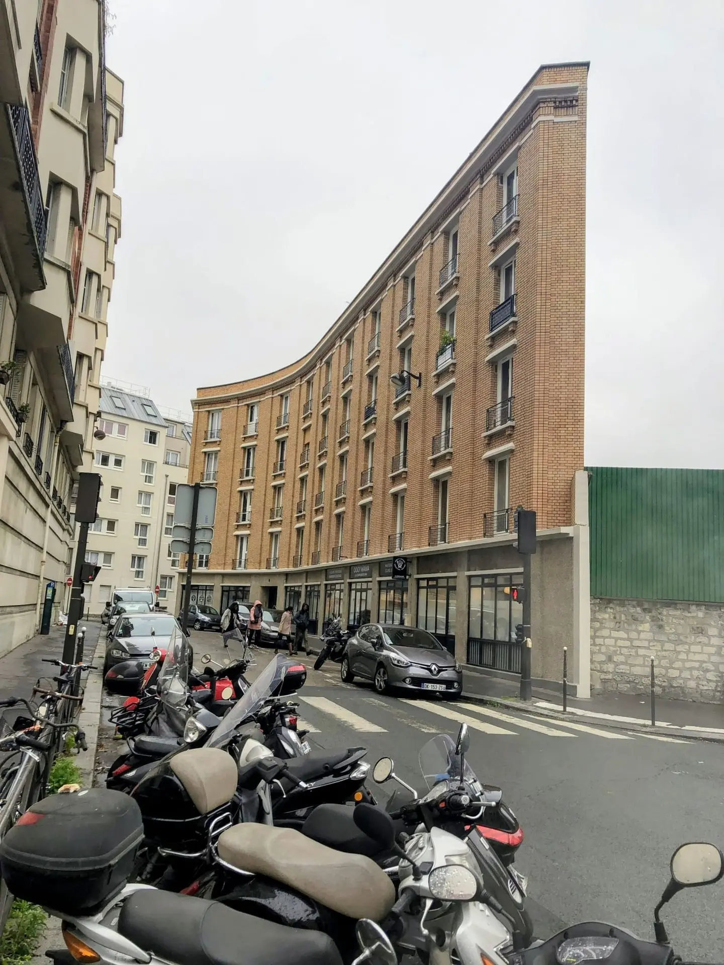 Angle rue Auguste Dorchain Rue de la Croix Nivert immeuble flat iron | OOGY WAWA Paris 15